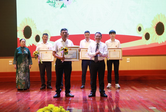 Huyện Mê Linh có thêm 02 cá nhân được tặng danh hiệu "Người tốt, việc tốt" cấp thành phố- Ảnh 1. Huyện Mê Linh có thêm 02 cá nhân được tặng danh hiệu "Người tốt, việc tốt" cấp thành phố- Ảnh 1.
