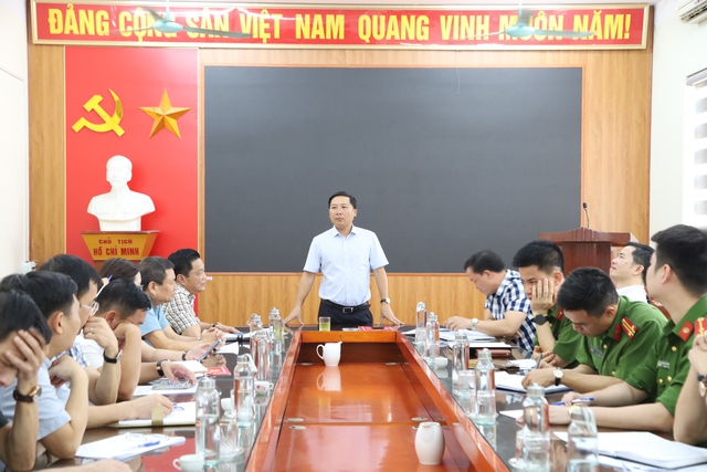 Bí thư Huyện ủy Nguyễn Thanh Liêm kiểm tra thực địa, chỉ đạo giải quyết khó khăn, vướng mắc trong GPMB dự án đường Vành đai 4 - Vùng Thủ đô tại xã Văn Khê- Ảnh 1. Bí thư Huyện ủy Nguyễn Thanh Liêm kiểm tra thực địa, chỉ đạo giải quyết khó khăn, vướng mắc trong GPMB dự án đường Vành đai 4 - Vùng Thủ đô tại xã Văn Khê- Ảnh 1.