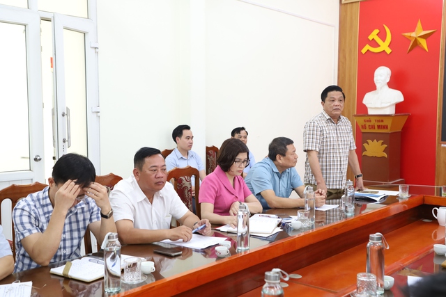 Bí thư Huyện ủy Nguyễn Thanh Liêm kiểm tra thực địa, chỉ đạo giải quyết khó khăn, vướng mắc trong GPMB dự án đường Vành đai 4 - Vùng Thủ đô tại xã Văn Khê- Ảnh 2. Bí thư Huyện ủy Nguyễn Thanh Liêm kiểm tra thực địa, chỉ đạo giải quyết khó khăn, vướng mắc trong GPMB dự án đường Vành đai 4 - Vùng Thủ đô tại xã Văn Khê- Ảnh 2.