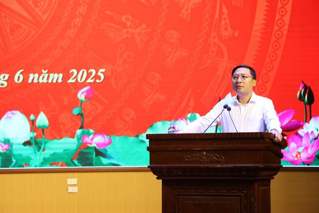 Mê Linh: Bồi dưỡng chính trị hè cho đội ngũ cán bộ quản lý giáo dục trên địa bàn huyện năm 2025- Ảnh 2. Mê Linh: Bồi dưỡng chính trị hè cho đội ngũ cán bộ quản lý giáo dục trên địa bàn huyện năm 2025- Ảnh 2.