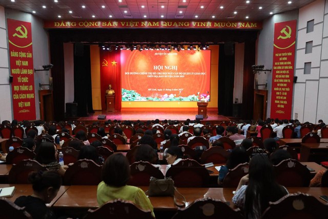 Mê Linh: Bồi dưỡng chính trị hè cho đội ngũ cán bộ quản lý giáo dục trên địa bàn huyện năm 2025- Ảnh 1. Mê Linh: Bồi dưỡng chính trị hè cho đội ngũ cán bộ quản lý giáo dục trên địa bàn huyện năm 2025- Ảnh 1.
