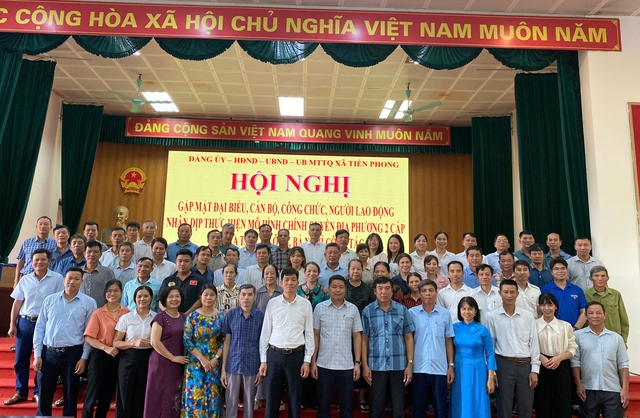 HỘI NGHỊ GẶP MẶT CÁN BỘ, CÔNG CHỨC, NGƯỜI LAO ĐỘNG NHÂN DỊP TRIỂN KHAI MÔ HÌNH CHÍNH QUYỀN HAI CẤP VÀ CHIA TAY CÁN BỘ NGHỈ CÔNG TÁC TẠI XÃ TIỀN PHONG, HUYỆN MÊ LINH- Ảnh 6. HỘI NGHỊ GẶP MẶT CÁN BỘ, CÔNG CHỨC, NGƯỜI LAO ĐỘNG NHÂN DỊP TRIỂN KHAI MÔ HÌNH CHÍNH QUYỀN HAI CẤP VÀ CHIA TAY CÁN BỘ NGHỈ CÔNG TÁC TẠI XÃ TIỀN PHONG, HUYỆN MÊ LINH- Ảnh 6.