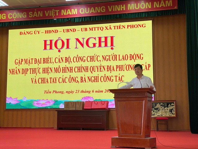HỘI NGHỊ GẶP MẶT CÁN BỘ, CÔNG CHỨC, NGƯỜI LAO ĐỘNG NHÂN DỊP TRIỂN KHAI MÔ HÌNH CHÍNH QUYỀN HAI CẤP VÀ CHIA TAY CÁN BỘ NGHỈ CÔNG TÁC TẠI XÃ TIỀN PHONG, HUYỆN MÊ LINH- Ảnh 1. HỘI NGHỊ GẶP MẶT CÁN BỘ, CÔNG CHỨC, NGƯỜI LAO ĐỘNG NHÂN DỊP TRIỂN KHAI MÔ HÌNH CHÍNH QUYỀN HAI CẤP VÀ CHIA TAY CÁN BỘ NGHỈ CÔNG TÁC TẠI XÃ TIỀN PHONG, HUYỆN MÊ LINH- Ảnh 1.