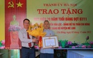 Huyện ủy Mê Linh trao Huy hiệu 70 năm tuổi Đảng cho đồng chí Nguyễn Văn Lộc - Đảng bộ Thị trấn Chi Đông