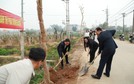 Các đồng chí lãnh đạo huyện Mê Linh tham gia trồng cây đầu xuân tại các xã, thị trấn