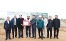 Đồng chí Phó Chủ tịch UBND Thành phố Dương Đức Tuấn thăm, động viên công nhân thi công Dự án đường Vành đai 4 - Vùng Thủ đô tại huyện Mê Linh