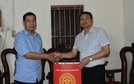 Chủ tịch Ủy ban MTTQ huyện Mê Linh Lê Sỹ Cường thăm, tặng quà các gia đình chính sách