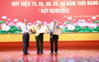 Ảnh: Huyện ủy Mê Linh trao Huy hiệu Đảng đợt Quốc khánh 2/9/2023