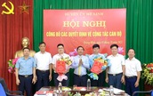 Đồng chí Bí thư Huyện ủy Nguyễn Thanh Liêm chủ trì công bố Quyết định điều động Phó Bí thư Đảng ủy thị trấn Quang Minh và thị trấn Chi Đông