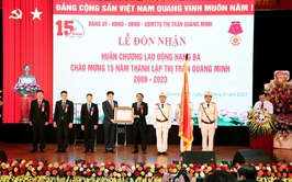 THỊ TRẤN QUANG MINH LONG TRỌNG TỔ CHỨC LỄ ĐÓN NHẬN HUÂN CHƯƠNG LAO ĐỘNG HẠNG BA