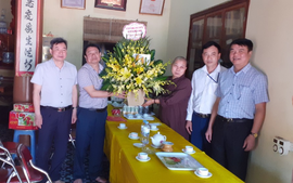 Huyện Mê Linh tổ chức đi thăm, chúc mừng Đại Lễ Phật đản 2022 – Phật lịch 2566 tại các chùa trên địa bàn

