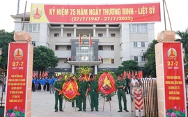 Nhân kỷ niệm 75 năm Ngày Thương binh Liệt sĩ, tối ngày 24/7/2022, BCH Đoàn xã Tiền Phong tổ chức Lễ thắp nến tri ân các anh hùng liệt sĩ đã hy sinh cho Tổ quốc, tại Nghĩa trang liệt sĩ xã.
