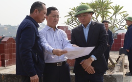 Đồng chí Bí thư Huyện ủy Nguyễn Thanh Liêm kiểm tra thực địa tuyến đường Vành đai 4