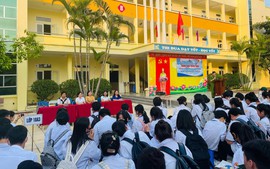 Hơn 1000 học sinh Trung tâm GDNN - GDTX huyện Mê Linh được tuyên truyền về phòng chống bạo lực học đường và thuốc lá điện tử