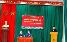 Các đồng chí lãnh đạo thị trấn Quang Minh dự hội nghị đại biểu nhân dân tại các tổ dân phố trên địa bàn