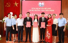 Mê Linh: Chi bộ trường THPT Tiến Thịnh kết nạp Đảng cho ba học sinh ưu tú đầu tiên