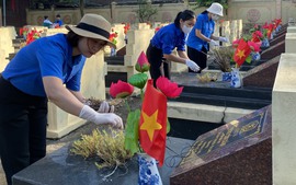 Đoàn viên thanh niên ra quân dọn vệ sinh Nghĩa trang liệt sĩ xã nhân kỷ niệm 77 năm ngày thương binh liệt sĩ (27/7/1947 – 27/7/2024)

