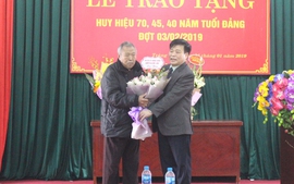 Huyện ủy Mê Linh tổ chức Lễ trao tặng Huy hiệu 70 năm tuổi Đảng đợt 03/02/2019 tại Đảng bộ các xã: Kim Hoa, Thanh Lâm, Văn Khê và xã Tráng Việt