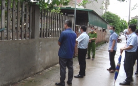 Đồng chí Chủ tịch UBND huyện kiểm tra công tác phòng chống dịch Covid-19 và kiểm tra các điểm bỏ phiếu tại xã Tiền Phong