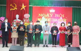 Phó Chủ tịch UBND TP Hà Nội Dương Đức Tuấn tham dự Ngày hội đại đoàn kết toàn dân tộc ở khu dân cư Phú Nhi, xã Thanh Lâm, huyện Mê Linh