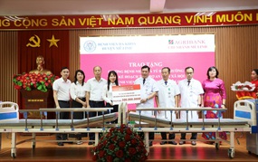 Ngân hàng Nông nghiệp và Phát triển nông thôn (Agribank) chi nhánh Mê Linh trao tặng giường điều trị cho Bệnh viện Đa khoa huyện Mê Linh