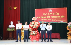 Giám đốc Công an thành phố Hà Nội Nguyễn Hải Trung dự Ngày hội Đại đoàn kết toàn dân tộc tại thôn Yên Nhân, xã Tiền Phong, huyện Mê Linh