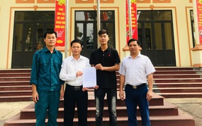 Hội đồng nghĩa vụ Quân sự xã Liên Mạc, tiếp tục nhận được đơn tình nguyện nhập ngũ của thanh niên Lê Đức Kiên