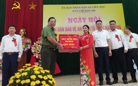 Giám đốc Công an thành phố Hà Nội Nguyễn Hải Trung dự Ngày hội "Toàn dân bảo vệ an ninh Tổ quốc" tại xã Liên Mạc