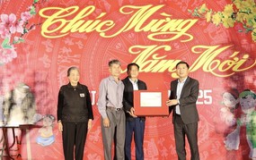 Lãnh đạo huyện Mê Linh động viên, chúc Tết nhân dân tái định cư dự án đường Vành đai 4- Vùng Thủ đô