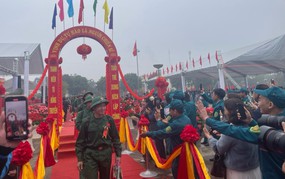 Mê Linh: 185 thanh niên hăng hái lên đường nhập ngũ