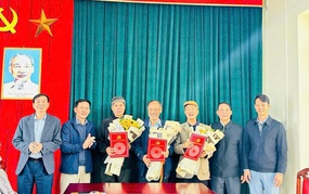 ĐẢNG UỶ XÃ CHU PHAN TỔ CHỨC GẶP MẶT CÁC ĐỒNG CHÍ BÍ THƯ CHI BỘ NHIỆM KỲ 2025 – 2027 VÀ CHIA TAY CÁC ĐỒNG CHÍ NGUYÊN BÍ THƯ CHI BỘ NHIỆM KỲ 2022 – 2025