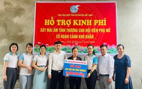Hội LHPN huyện Mê Linh bàn giao "Mái ấm tình thương" cho hội viên phụ nữ khó khăn tại xã Kim Hoa
