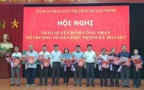 Thị trấn Quang Minh trao quyết định công nhận tổ trưởng tổ dân phố, nhiệm kỳ 2024-2027