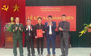 Mê Linh: 02 tân binh vinh dự được kết nạp vào Đảng trước ngày lên đường nhập ngũ năm 2025