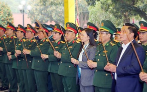 Phụ nữ Quân đội dâng hương báo công Hai Bà Trưng và phát động Tết trồng cây "Đời đời nhớ ơn Bác Hồ" năm 2025
