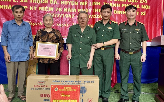 Tổng cục Công Nghiệp Quốc phòng, Ban lãnh đạo nhà máy Z143 khánh thành và bàn giao "Nhà tình nghĩa" 
tặng gia đình ông Lưu Bá Chữ, xóm 11, thôn 2, xã Thạch Đà

