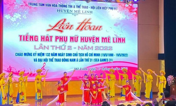 Phụ nữ xã Đại Thịnh tham gia Liên hoan văn nghệ “Tiếng hát phụ nữ Mê Linh” lần thứ 2 năm 2022