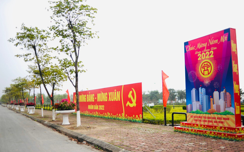 Trang trí Panô, cờ, hoa … Mừng Đảng, mừng Xuân trước trụ sở Huyện ủy – HĐND - UBND huyện