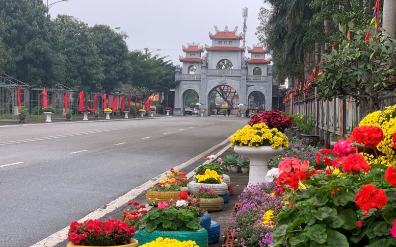 Năm 2022 Ban quản lý Di tích Đền Hai Bà Trưng huyện Mê Linh đã tổ chức trang trí cờ hoa, cảnh quan trong khuôn viên Đền thờ trang hoàng, lộng lẫy như một sự tri ân sâu sắc đối với Hai vị Vương Nữ Anh 