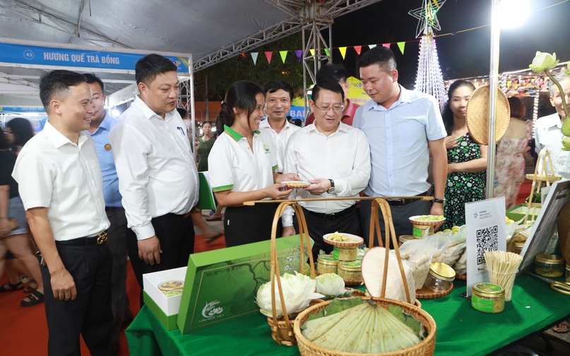 Đến với sự kiện, HTX DVTM Green Farm Mê Linh mang đến các sản phẩm cốm (cốm mộc, xôi cốm, bánh cốm, chả cốm) được trồng hữu cơ, đảm bảo an toàn vệ sinh thực phẩm. 