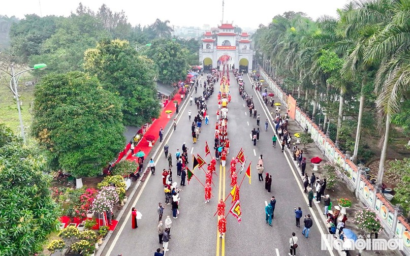 Lễ hội đền Hai Bà Trưng (huyện Mê Linh) diễn ra vào các ngày 3, 4, 5 tháng 2 (tức mùng 6, 7, 8 tháng Giêng năm Ất Tỵ).